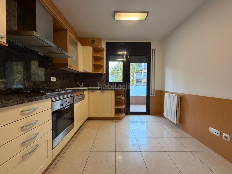 Foto 92ac9c3a-4461-4fe7-b1ee-2b411607284a. Piso calidad mañero en el centro 3 habitaciones, 2 baños y terraza de 11 m2 en Sabadell