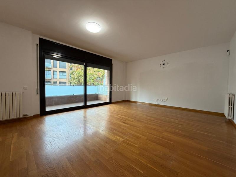 Foto a07782cc-8832-4228-9f72-f4c34036c29c. Piso calidad mañero en el centro 3 habitaciones, 2 baños y terraza de 11 m2 en Sabadell