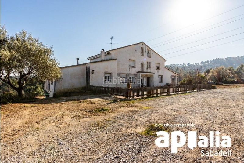 Foto 4a4208f7-e4bc-4811-8202-a353a46e563a. Masia amb aparcament a Sentmenat