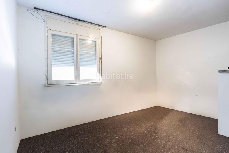 Foto dc00799d-6ccd-45fd-8b36-a3a41fbf493a. Masia amb aparcament a Sentmenat