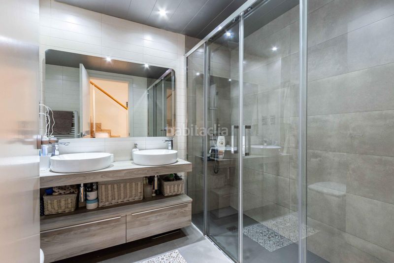 Foto 5126dfb4-cd86-4bb0-ba5b-19f3cc0c4c72. Casa amb calefacció aparcament a Creu Alta Sabadell