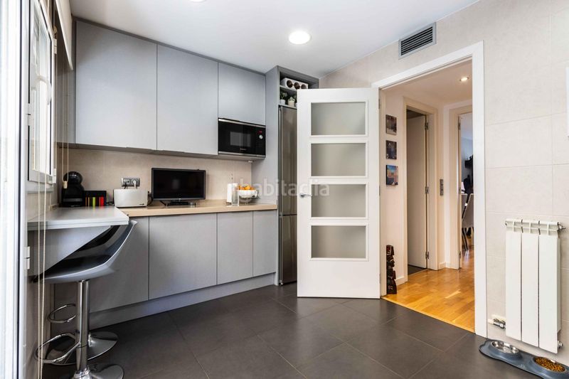 Foto 5ca09a16-7b11-404f-8939-52117bc9e89e. Casa amb calefacció aparcament a Creu Alta Sabadell