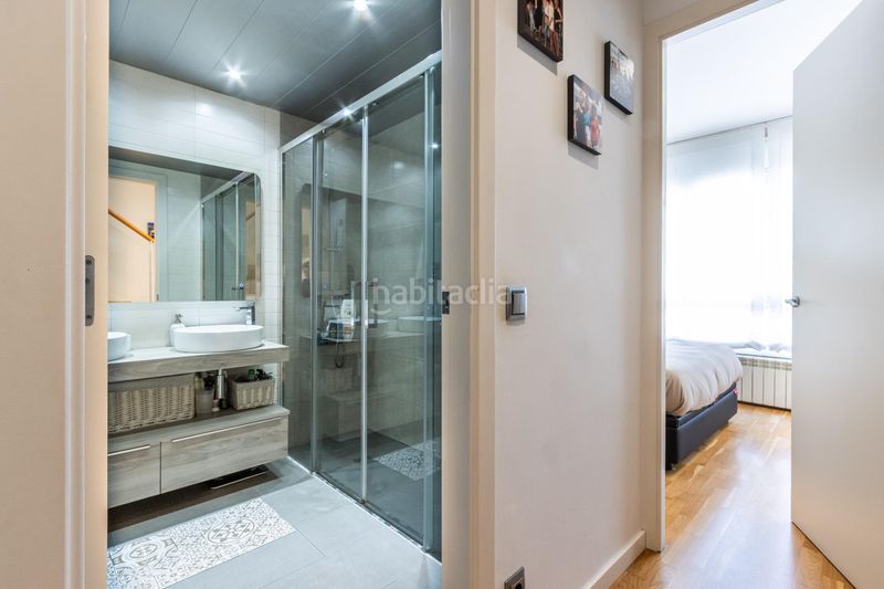 Foto a7b69b75-1f3b-416e-8d43-609c07d38c7c. Casa amb calefacció aparcament a Creu Alta Sabadell