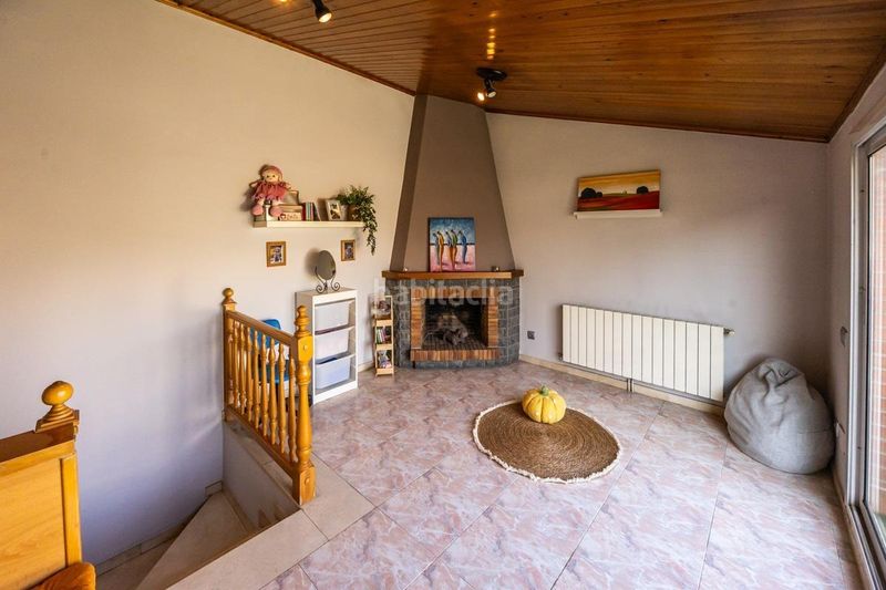 Foto cc949770-38b0-4bb7-97c0-b7e4952ae393. Casa adossada amb aparcament a Serra d'en Camaró Sabadell