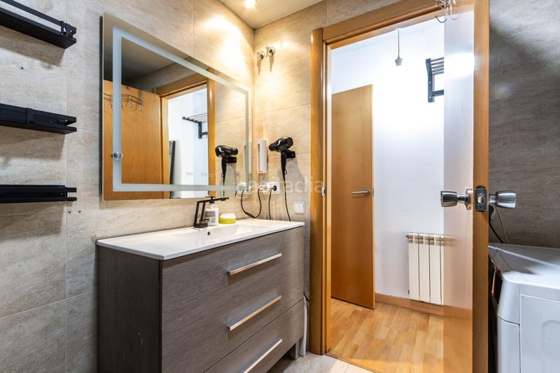 Foto 57e2f084-4907-449d-92a4-0c25cfaaf6b5. Casa amb aparcament a Gràcia Sabadell