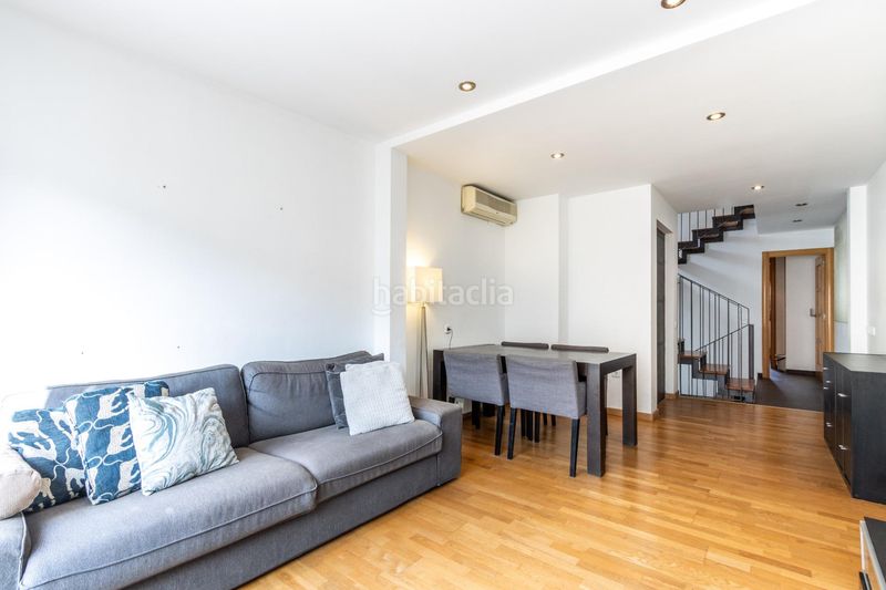 Foto 7a4270bc-7336-4543-975f-64a2ef030fb6. Casa amb aparcament a Gràcia Sabadell