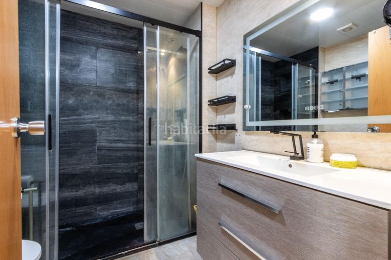 Foto a5c1ea6c-cbe6-4956-bdb6-90f1f5c522c3. Casa amb aparcament a Gràcia Sabadell