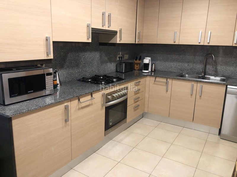 Foto 189284db-7b6b-4d34-a21f-355123c173fa. Planta baixa amb aparcament a Centre Sabadell