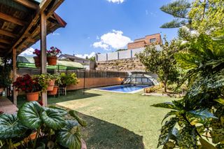 Casa a schiera  De sant esteve. Exclusiva casa adosada cantonera con piscina y gran jardín priva