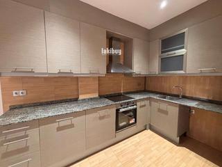 Pis  Industria. Piso en venta de 2hab con terraza