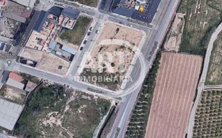 Terreny residencial  Carrer duc de medinaceli. Estupenda parcela urbana esquinera de 1.045 m², dando a 3 calles