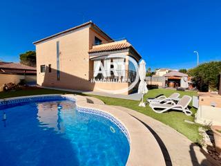Chalet à Entrepinos. Magnifica propiedad independiente en entrepinos, la eliana