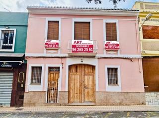 Casa  Albereda escultor ramon inglés. Se vende fantastica casa clásica valenciana