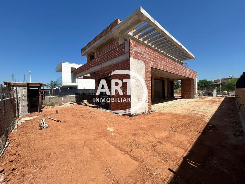 Foto acbb6cc9-bc9c-4204-9b9c-be0aa4a141a4. Casa con riscaldamento parcheggio piscina in Meliana