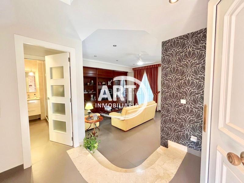 Foto d480ae64-110e-40fb-ac75-fd74964124dc. Maison jumelée avec chauffage dans Riba - roja de Túria