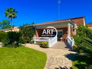 Miete Haus in Montealegre. Alquiler en exclusiva de elegante vivienda independiente en leli