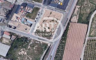 Terreno residencial en Benaguasil. Parcela urbana esquinera en benaguasil