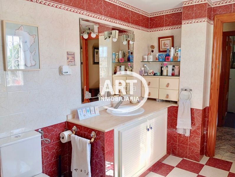 Foto cca69356-e154-440d-8740-50ff203ca6af. Casa amb calefacció a La Cañada Paterna