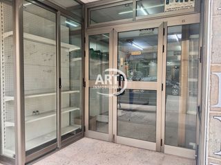Locale commerciale  Santos justo y pastor. Local comercial en venta en manises