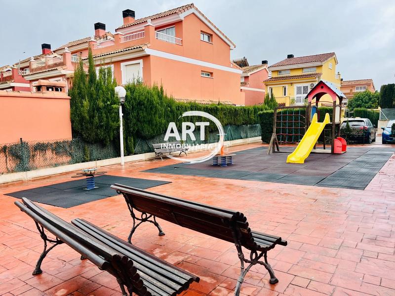 Foto 3a8f386a-b143-4035-8efe-690753072896. Casa adosada adosado en Moncada