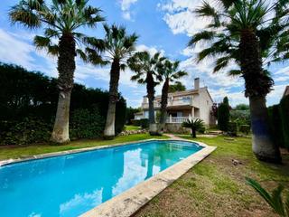 Haus in Montepilar. Chalet independiente en la eliana