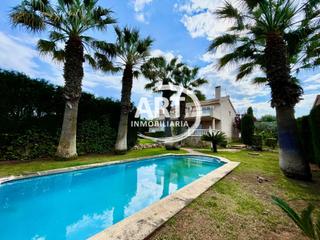 Haus in Montepilar. Chalet independiente en la eliana