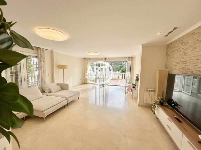 Foto 1b9407de-a384-4fe7-b139-5f40b6ac1cb9. Casa amb calefacció aparcament piscina a El Carme-Sant Agustí-Bonavista Eliana (l´)