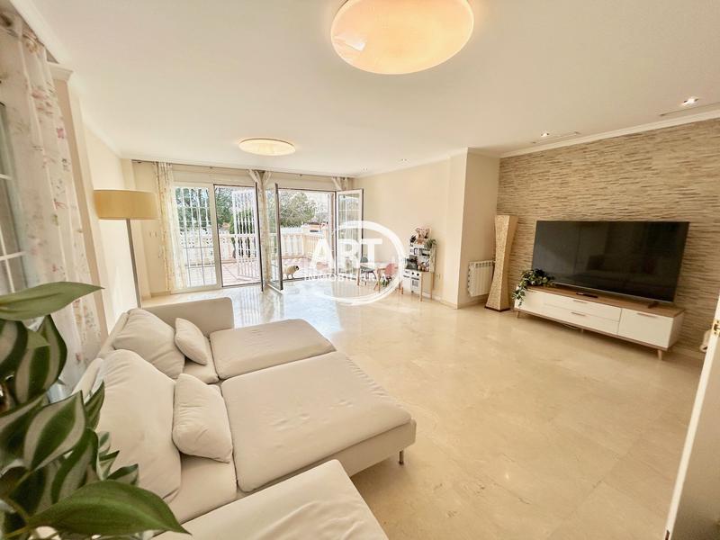 Foto 2224afb5-ec63-4654-ac33-6f9d1a167218. Casa amb calefacció aparcament piscina a El Carme-Sant Agustí-Bonavista Eliana (l´)