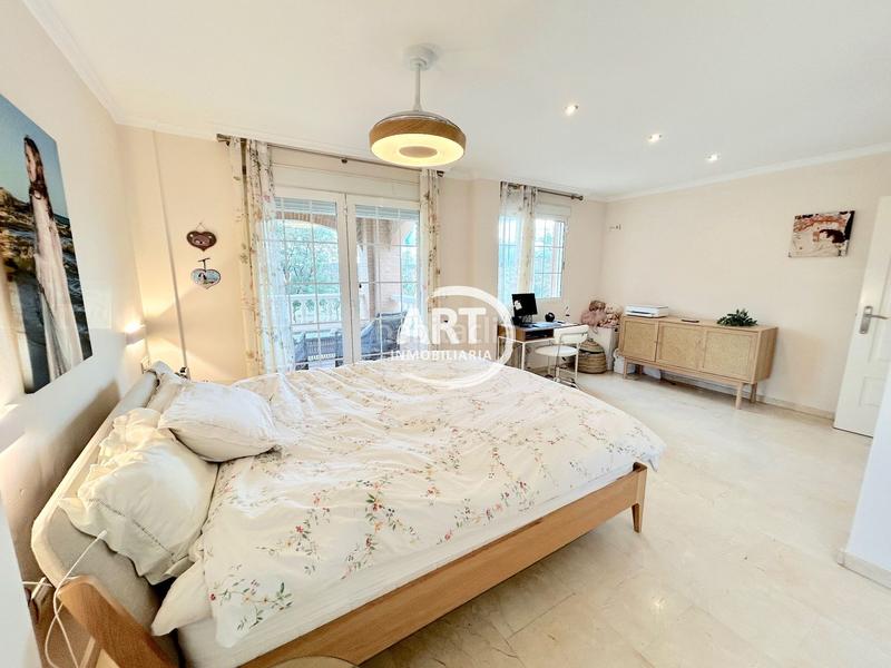 Foto 2a0a71ac-cfcf-4e64-861d-fabeaf66d1dd. Casa amb calefacció aparcament piscina a El Carme-Sant Agustí-Bonavista Eliana (l´)