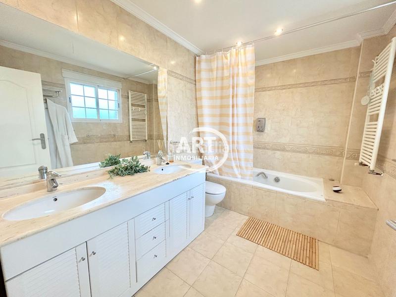 Foto 2d554d36-4530-4e82-baa3-0b1e0af8f5d7. Casa amb calefacció aparcament piscina a El Carme-Sant Agustí-Bonavista Eliana (l´)