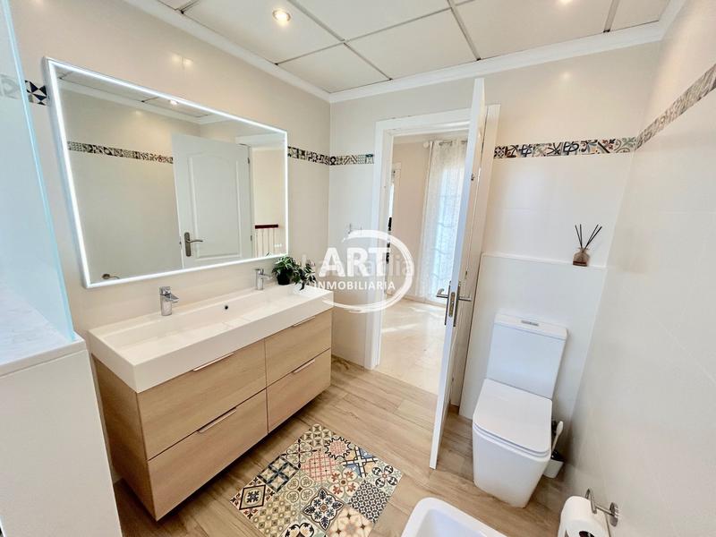 Foto 2e4e5c0c-a7da-4ef2-ba6a-e0f6bae1666c. Casa amb calefacció aparcament piscina a El Carme-Sant Agustí-Bonavista Eliana (l´)