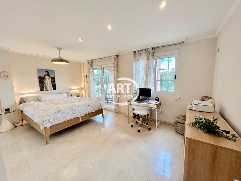 Foto 9f68a82b-29da-4347-9499-06b007af8504. Casa amb calefacció aparcament piscina a El Carme-Sant Agustí-Bonavista Eliana (l´)