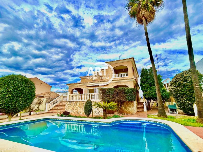 Foto a9bd881f-417c-4c0f-8f95-302e655c2959. Casa amb calefacció aparcament piscina a El Carme-Sant Agustí-Bonavista Eliana (l´)