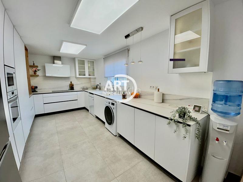 Foto faf6d19c-4d89-4951-b78b-7f755b71a04f. Casa amb calefacció aparcament piscina a El Carme-Sant Agustí-Bonavista Eliana (l´)