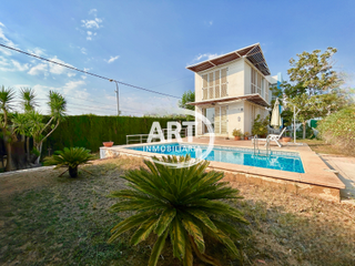 Casa a El Carme-Sant Agustí-Bonavista. Chalet de diseño en la eliana