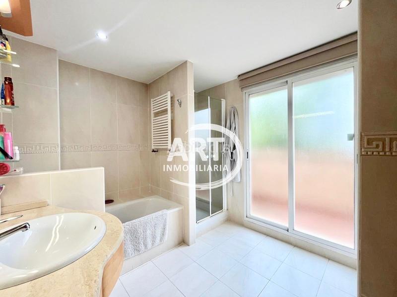 Foto c8ba806c-90b5-47f2-a951-c2055d69fd3b. Casa pareado en mas camarena, en Centro Bétera