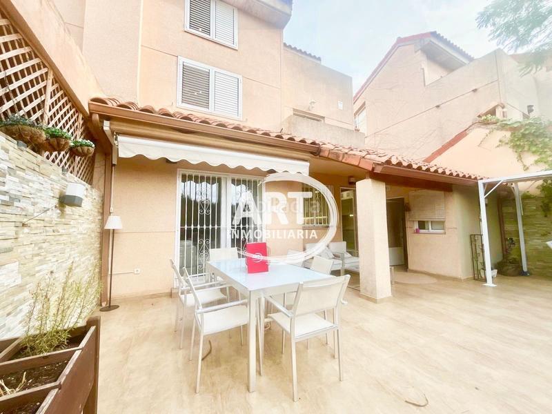 Foto e1a7e02e-77fc-495c-9737-87ab49c56514. Casa pareado en mas camarena, en Centro Bétera