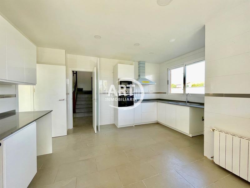 Foto f02b109e-3e72-4fee-8374-6840d9a3c40c. Haus mit heizung in San Antonio de Benagéber
