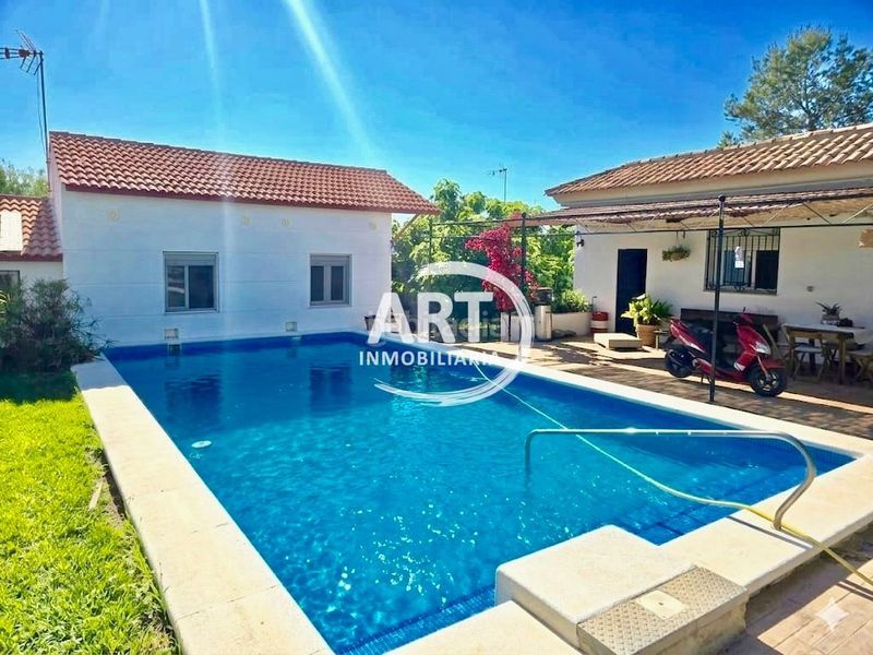 Foto 19540e73-a9f7-41e0-8723-7278d661180f. Casa amb aparcament piscina a Torre en Conill-Cumbres de San Antonio Bétera