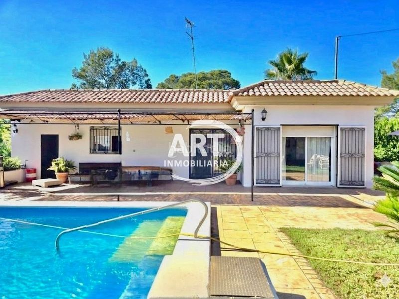 Foto afae0150-abcc-444b-9638-503b592aa1fa. Casa amb aparcament piscina a Torre en Conill-Cumbres de San Antonio Bétera