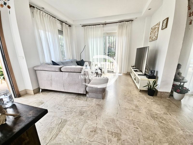 Foto fe3293ef-7bc4-487a-a524-58023470eb55. Casa amb aparcament piscina a Torre en Conill-Cumbres de San Antonio Bétera
