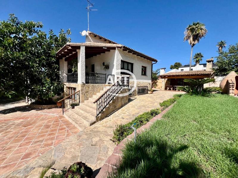 Foto 36a9b292-39f3-4340-a2df-c1f40b20b32e. Chalet mit heizung pool in Montealegre Eliana (l´)