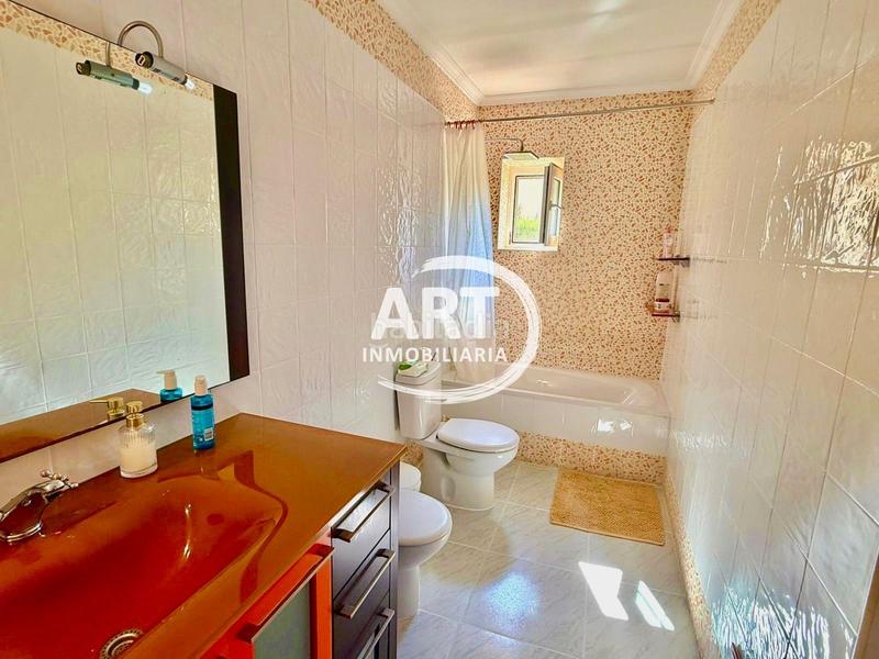 Foto 04170ba5-1412-49b8-af98-5c70e5d4721d. Casa amb calefacció aparcament piscina a El Carme-Sant Agustí-Bonavista Eliana (l´)