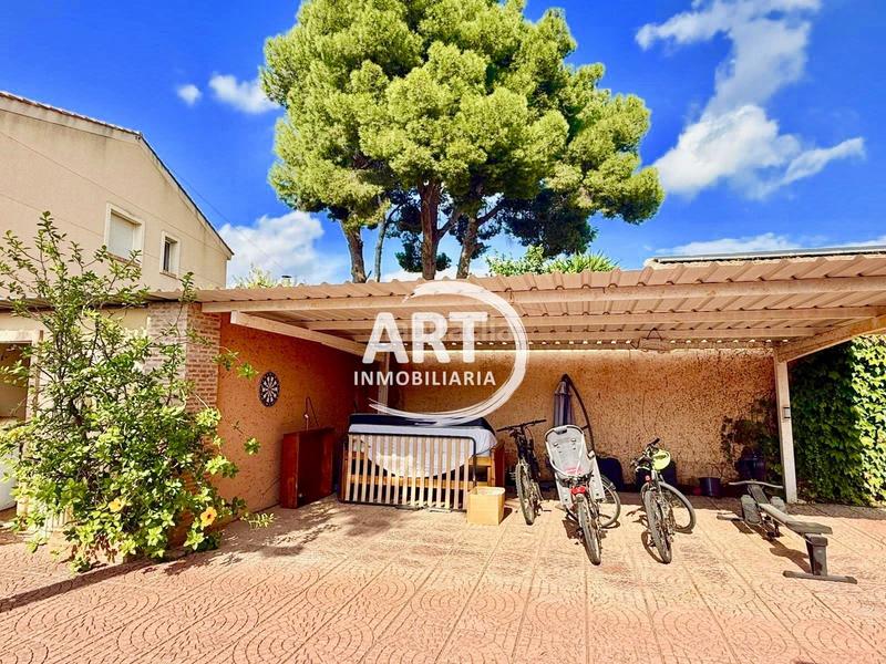 Foto 52f60aa5-9dde-4121-9f73-59886c9df713. Casa amb calefacció aparcament piscina a El Carme-Sant Agustí-Bonavista Eliana (l´)