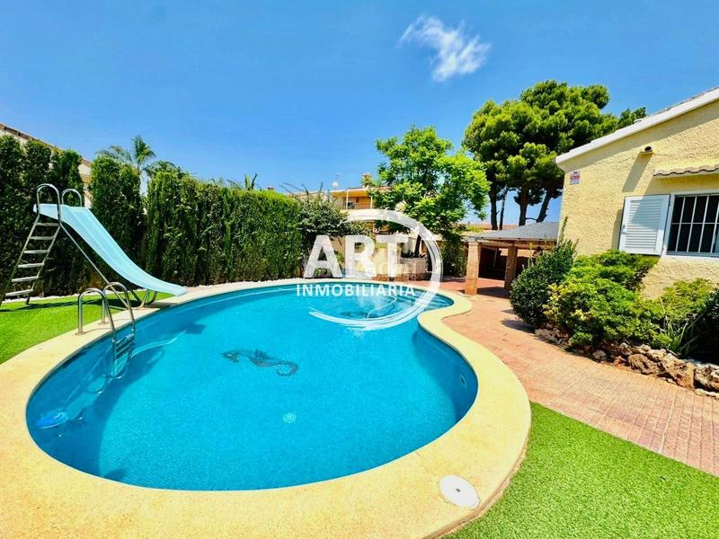 Foto 5d5a6d36-f6f3-4668-bece-9a5f33673d4a. Casa amb calefacció aparcament piscina a El Carme-Sant Agustí-Bonavista Eliana (l´)