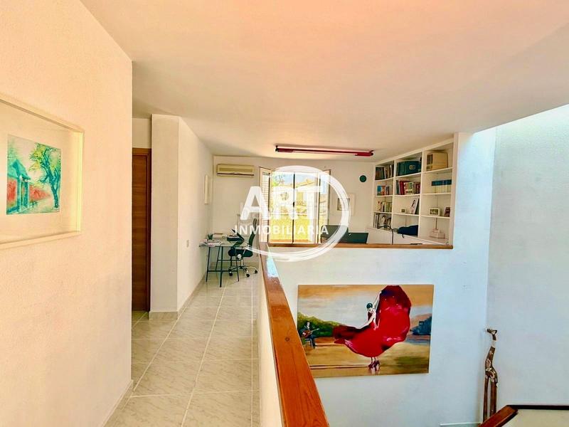 Foto b20240ca-3f1a-43ff-b83f-0b988a99a9b7. Casa amb calefacció aparcament piscina a El Carme-Sant Agustí-Bonavista Eliana (l´)