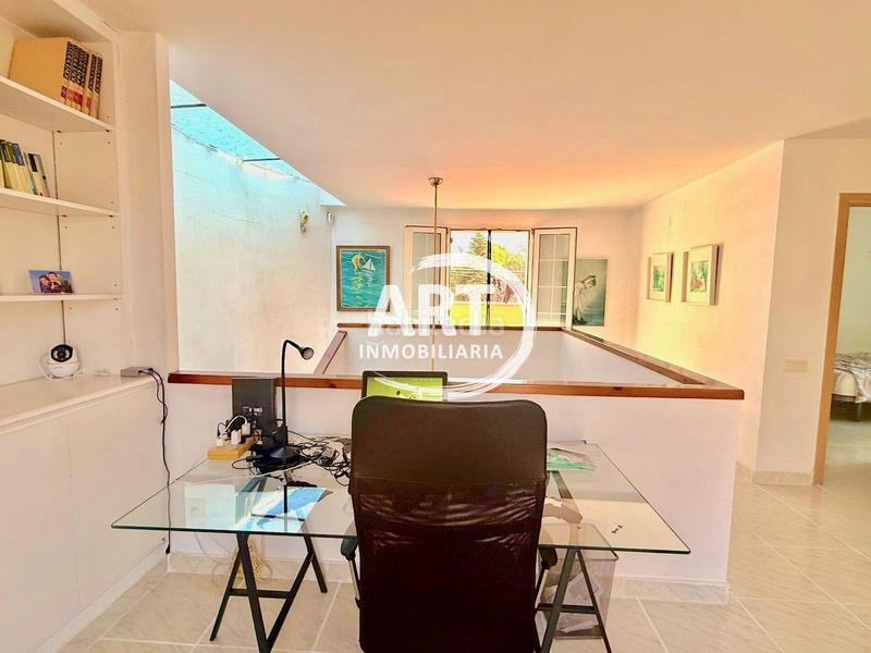 Foto cedb1ed1-a7fc-4166-9949-41c036ae8a6b. Casa amb calefacció aparcament piscina a El Carme-Sant Agustí-Bonavista Eliana (l´)