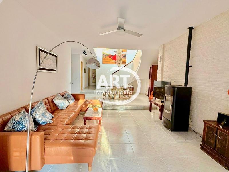 Foto def422d1-33a6-4e24-9ff8-ad7eb5dbb09c. Casa amb calefacció aparcament piscina a El Carme-Sant Agustí-Bonavista Eliana (l´)