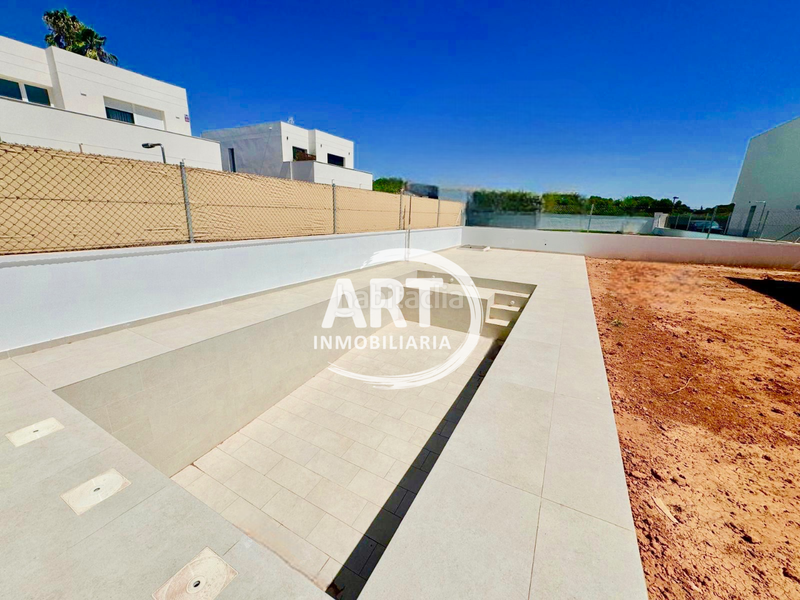 Foto a520f440-1e92-4567-bc07-6e47dc3df974. Casa amb aparcament piscina a San Antonio de Benagéber