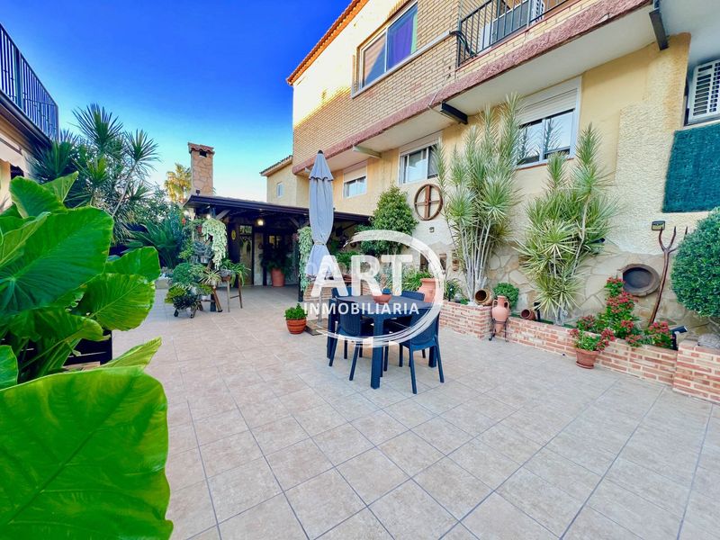 Foto 1435f1d9-f0fe-4e99-985e-fb6dd783d407. Casa amb aparcament piscina a Picassent